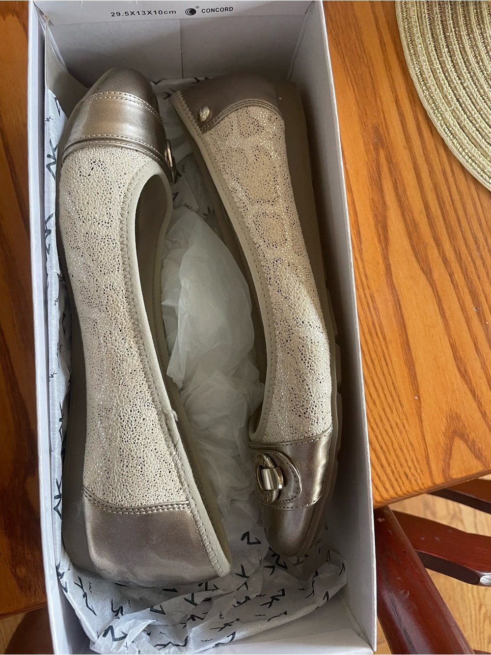 Ann Klein gold flats Women's Metallic Champagne Ballet Flats - EUC!